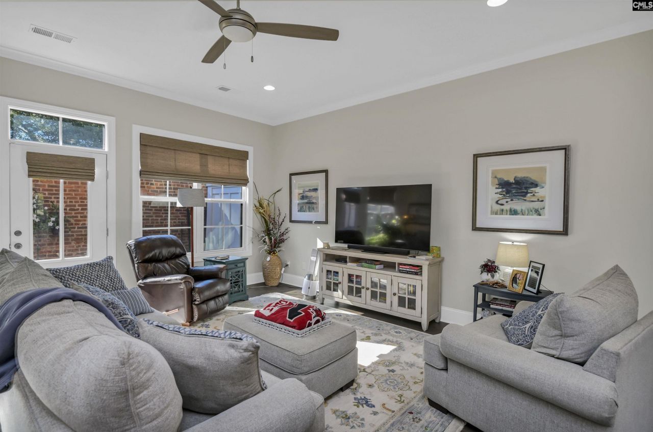 8 Townpark Circle Photo 5