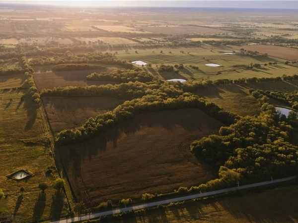 Metcalf Road, Louisburg, KS 66053