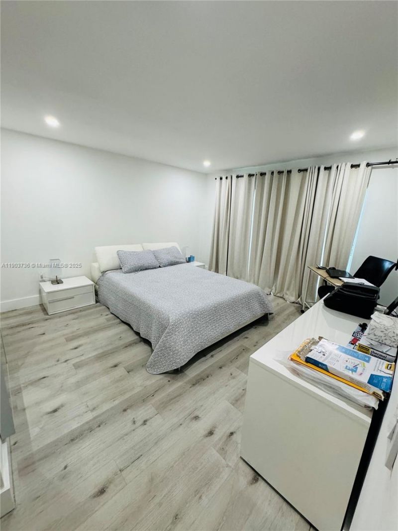 1555 W 44th Pl, Unit 214D, Hialeah, FL 33012 Photo