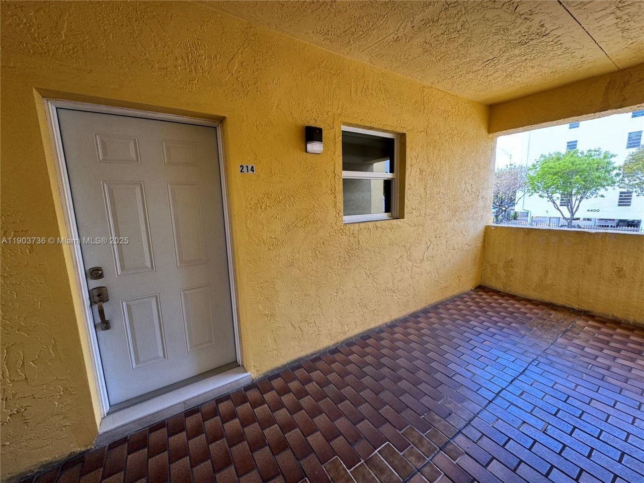 1555 W 44th Pl, Unit 214D, Hialeah, FL 33012 Photo