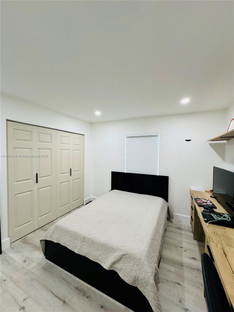 1555 W 44th Pl, Unit 214D, Hialeah, FL 33012 Photo