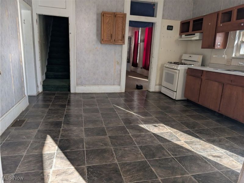 190 W Main Street, Quaker City, OH 43773 Photo 7