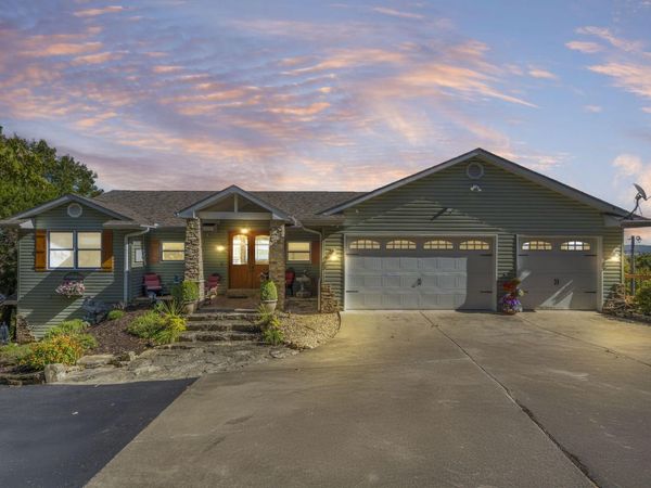 1079 Cambridge Drive, Blue Eye, MO 65611