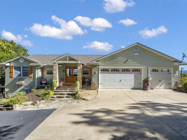 1079 Cambridge Drive, Blue Eye, MO 65611