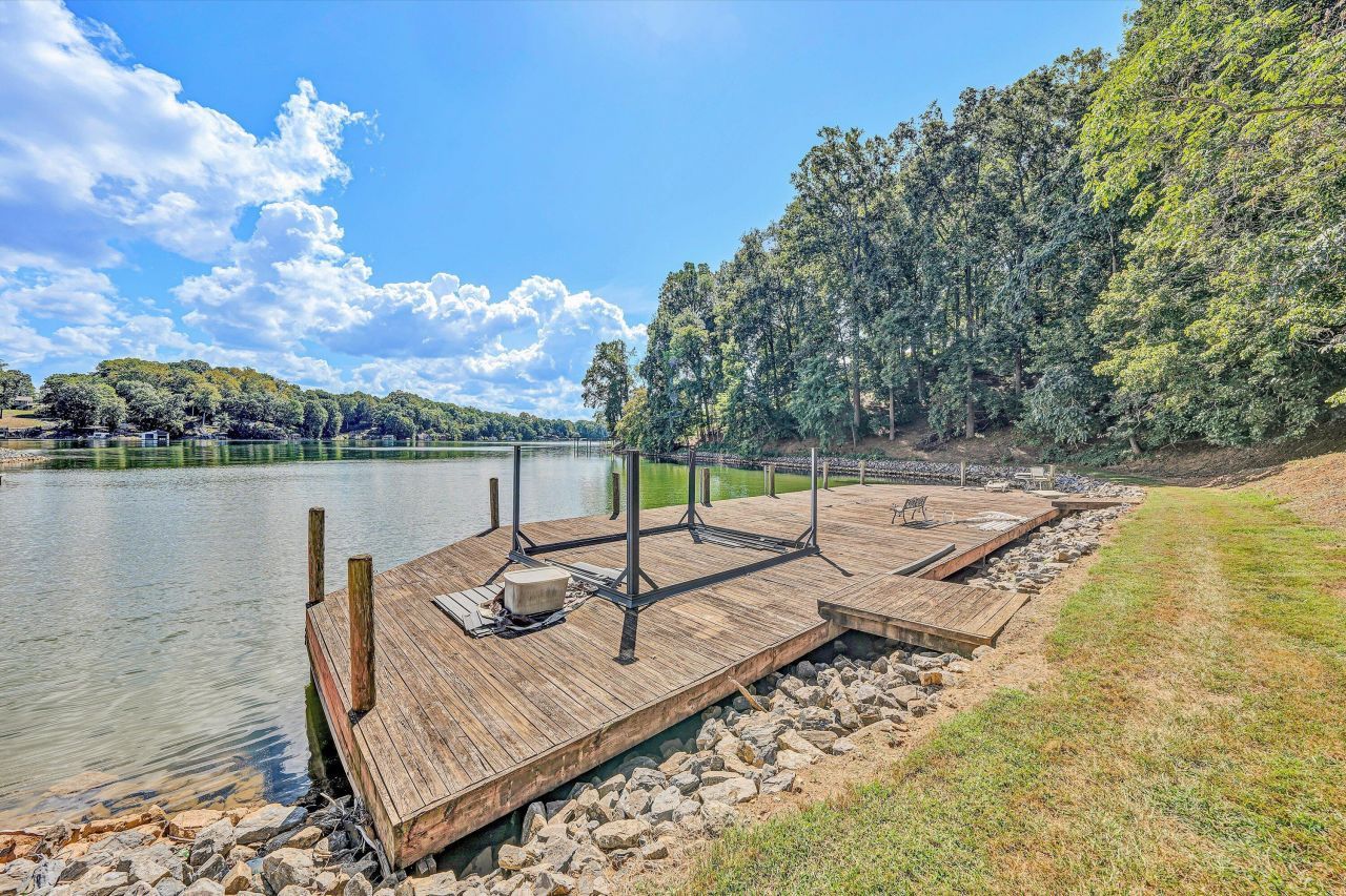 6576 Horseshoe Bend Rd, Goodview, VA 24095 Main Photo