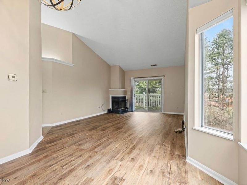 339 Village Pointe Drive, Unit 4, Akron, OH 44313 Photo 10