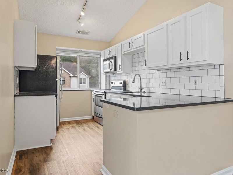 339 Village Pointe Drive, Unit 4, Akron, OH 44313 Photo 15