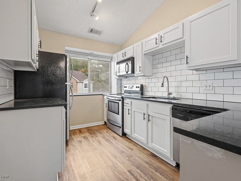 339 Village Pointe Drive, Unit 4, Akron, OH 44313 Photo 16