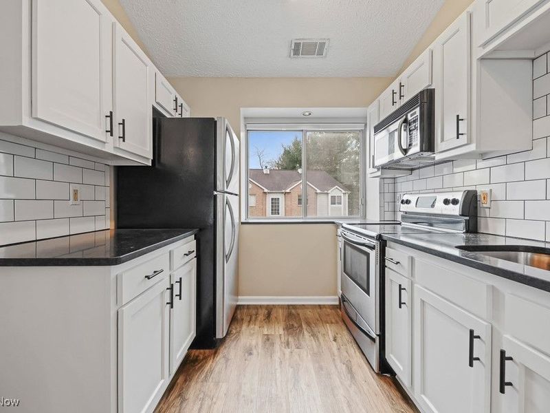 339 Village Pointe Drive, Unit 4, Akron, OH 44313 Photo 17