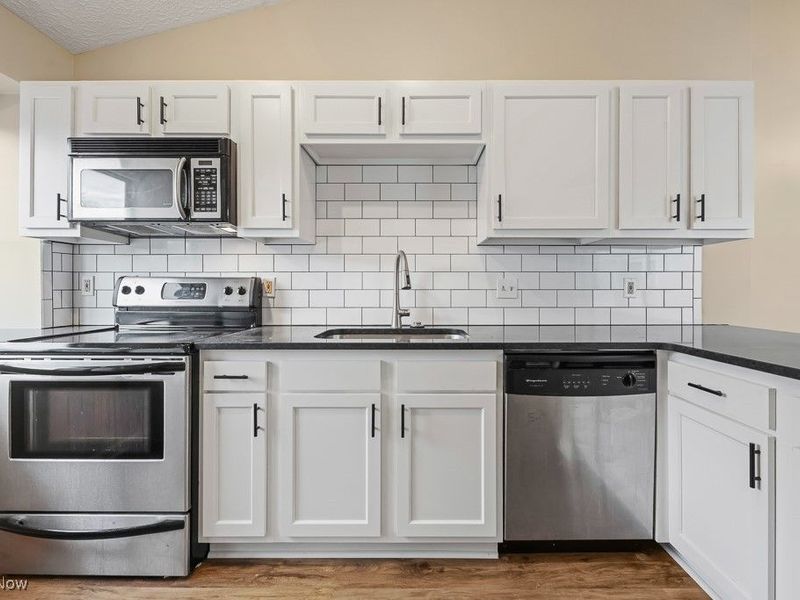 339 Village Pointe Drive, Unit 4, Akron, OH 44313 Photo 18