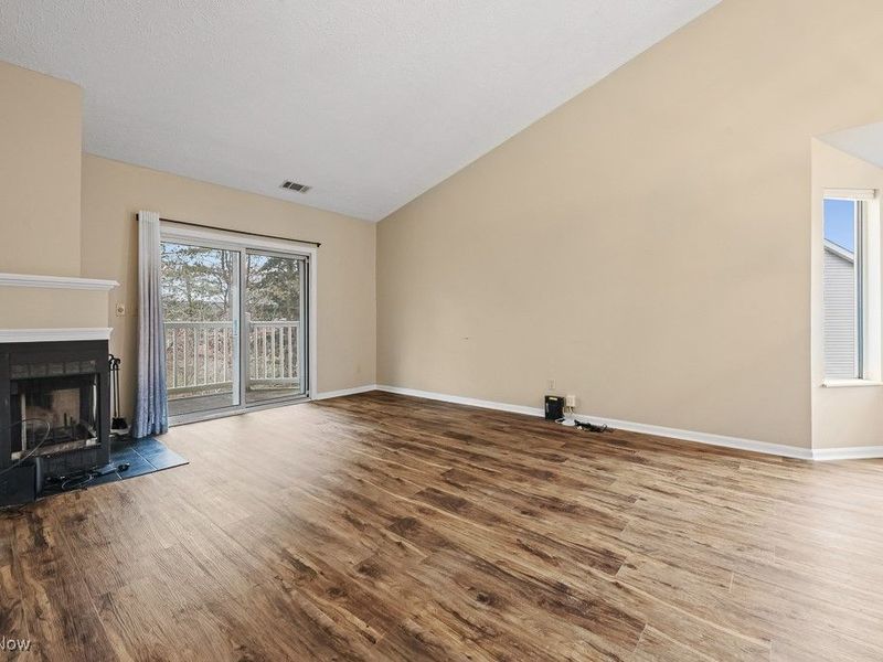 339 Village Pointe Drive, Unit 4, Akron, OH 44313 Photo 4