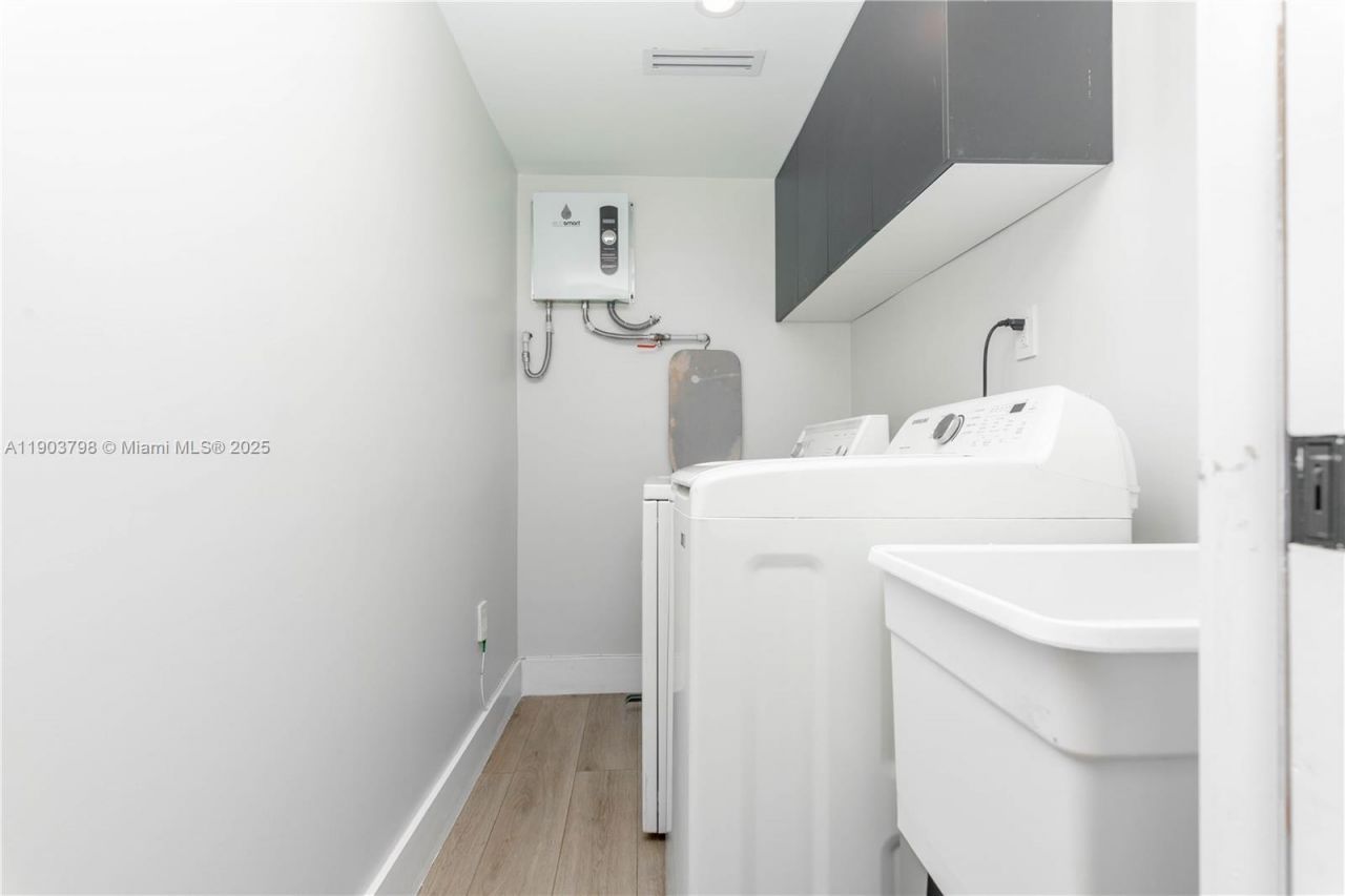 2360 SW 12th St, Miami, FL 33135 Photo