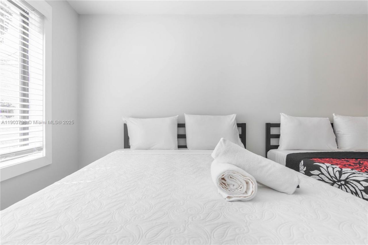 2360 SW 12th St, Miami, FL 33135 Photo