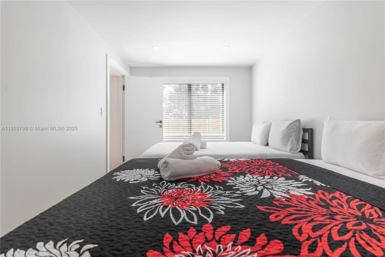 2360 SW 12th St, Miami, FL 33135 Photo