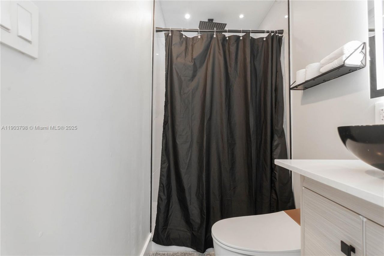 2360 SW 12th St, Miami, FL 33135 Photo