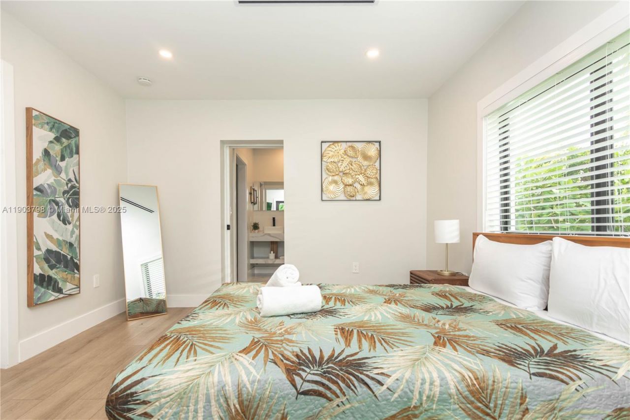 2360 SW 12th St, Miami, FL 33135 Photo