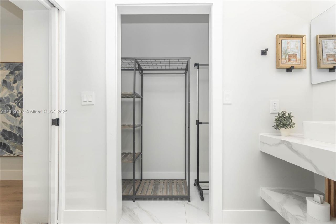 2360 SW 12th St, Miami, FL 33135 Photo