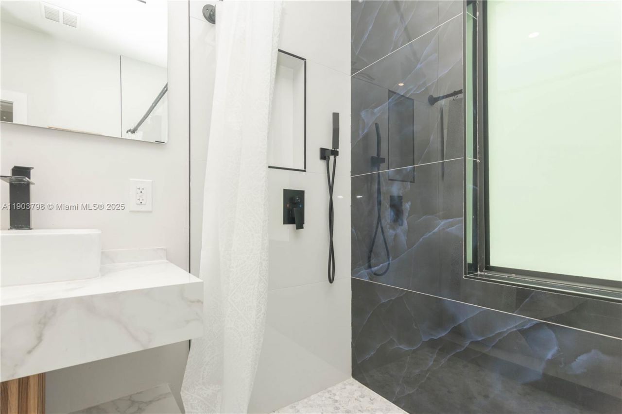 2360 SW 12th St, Miami, FL 33135 Photo