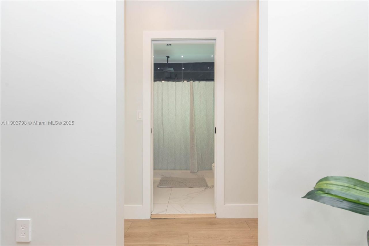 2360 SW 12th St, Miami, FL 33135 Photo