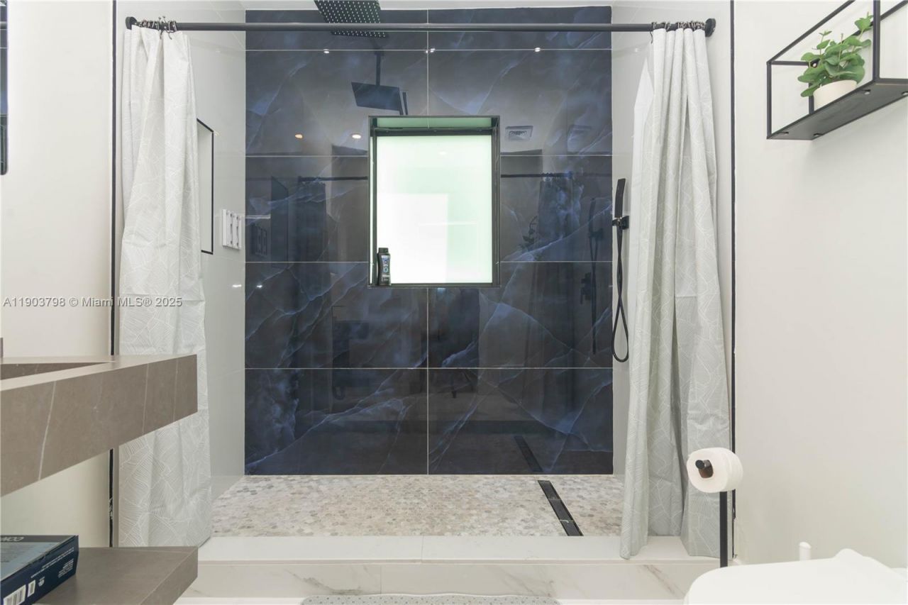 2360 SW 12th St, Miami, FL 33135 Photo