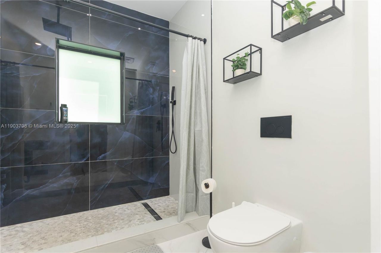 2360 SW 12th St, Miami, FL 33135 Photo