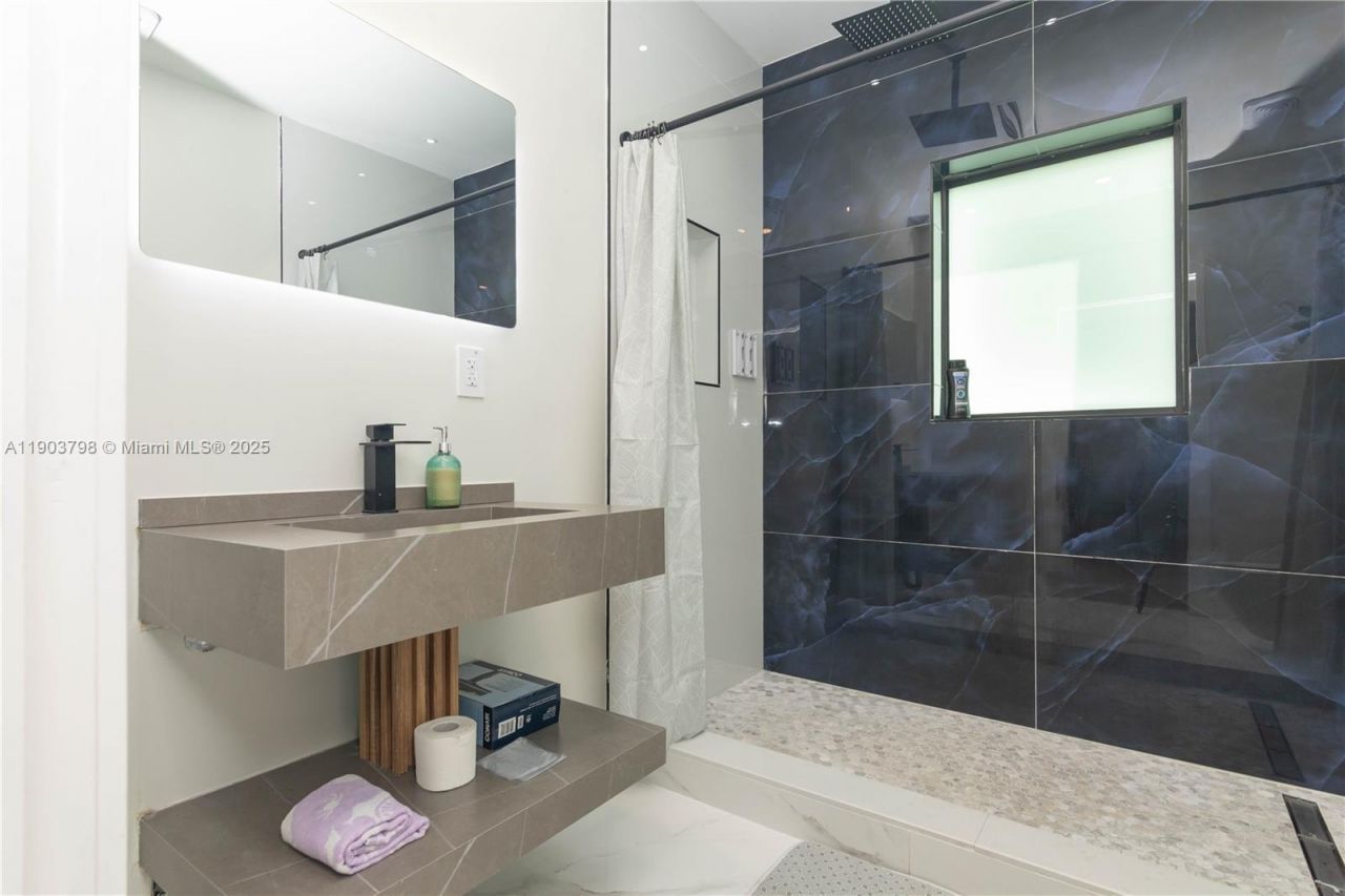 2360 SW 12th St, Miami, FL 33135 Photo