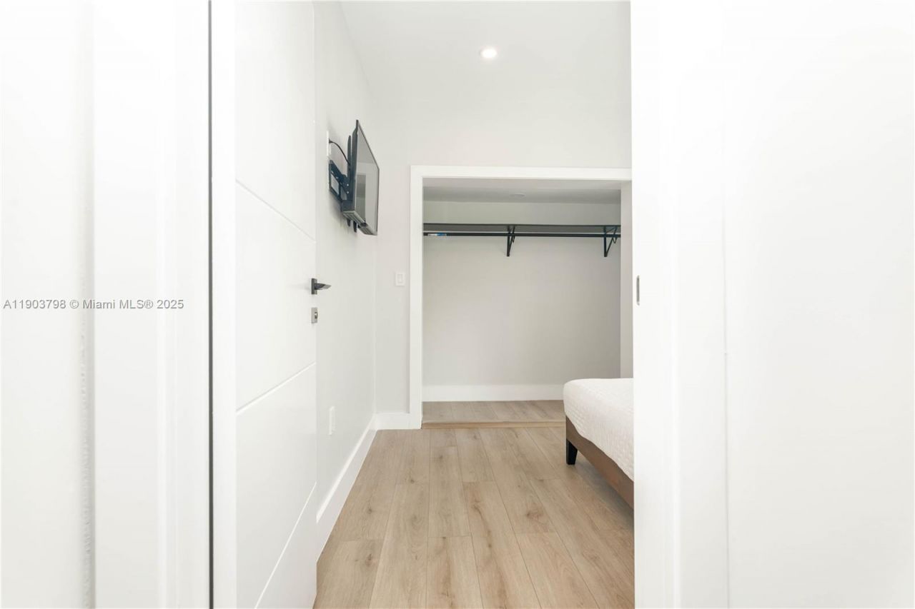 2360 SW 12th St, Miami, FL 33135 Photo