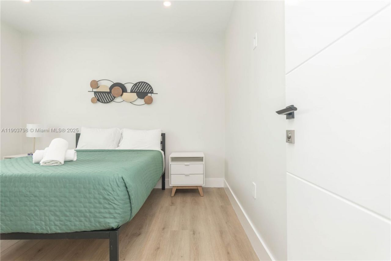 2360 SW 12th St, Miami, FL 33135 Photo