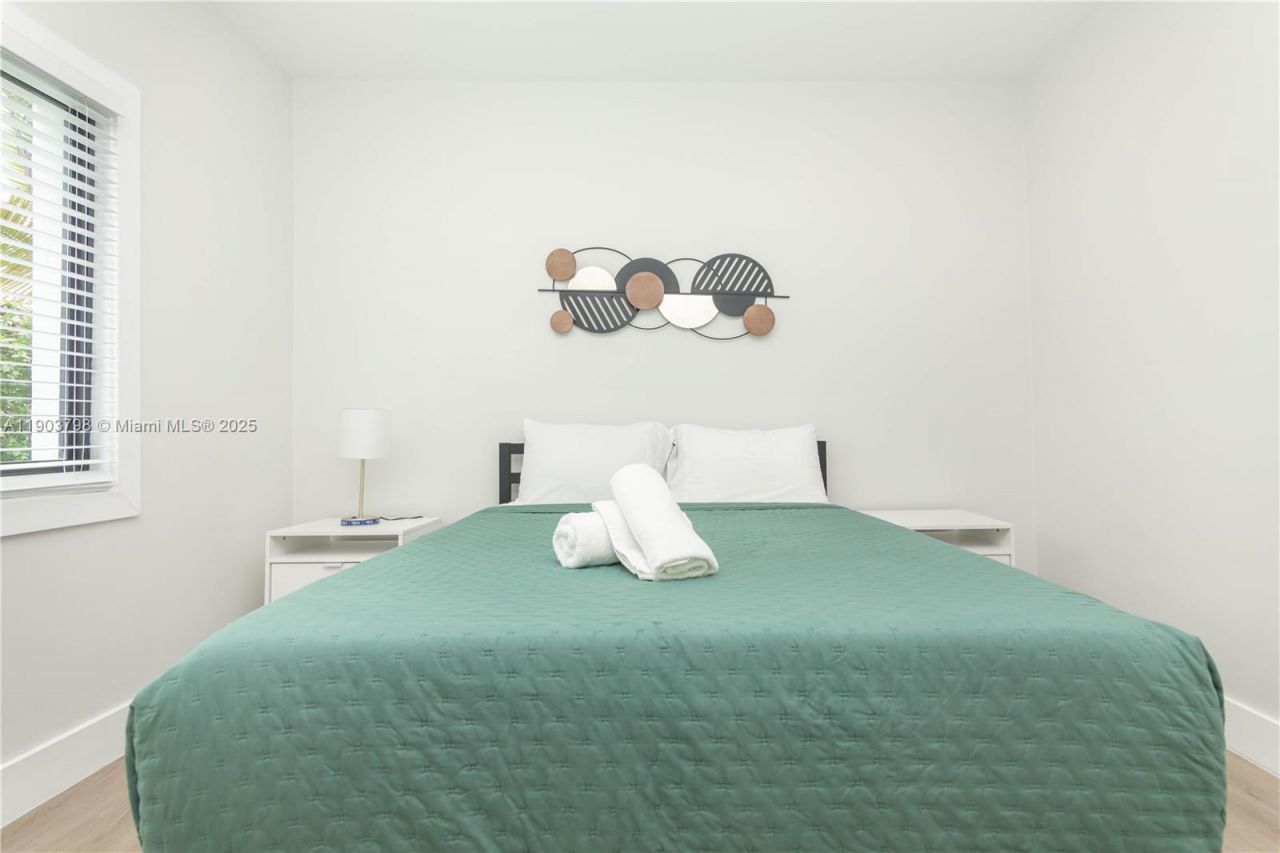 2360 SW 12th St, Miami, FL 33135 Photo