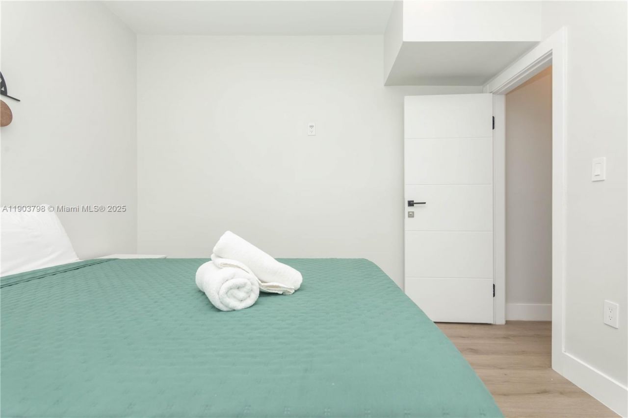 2360 SW 12th St, Miami, FL 33135 Photo