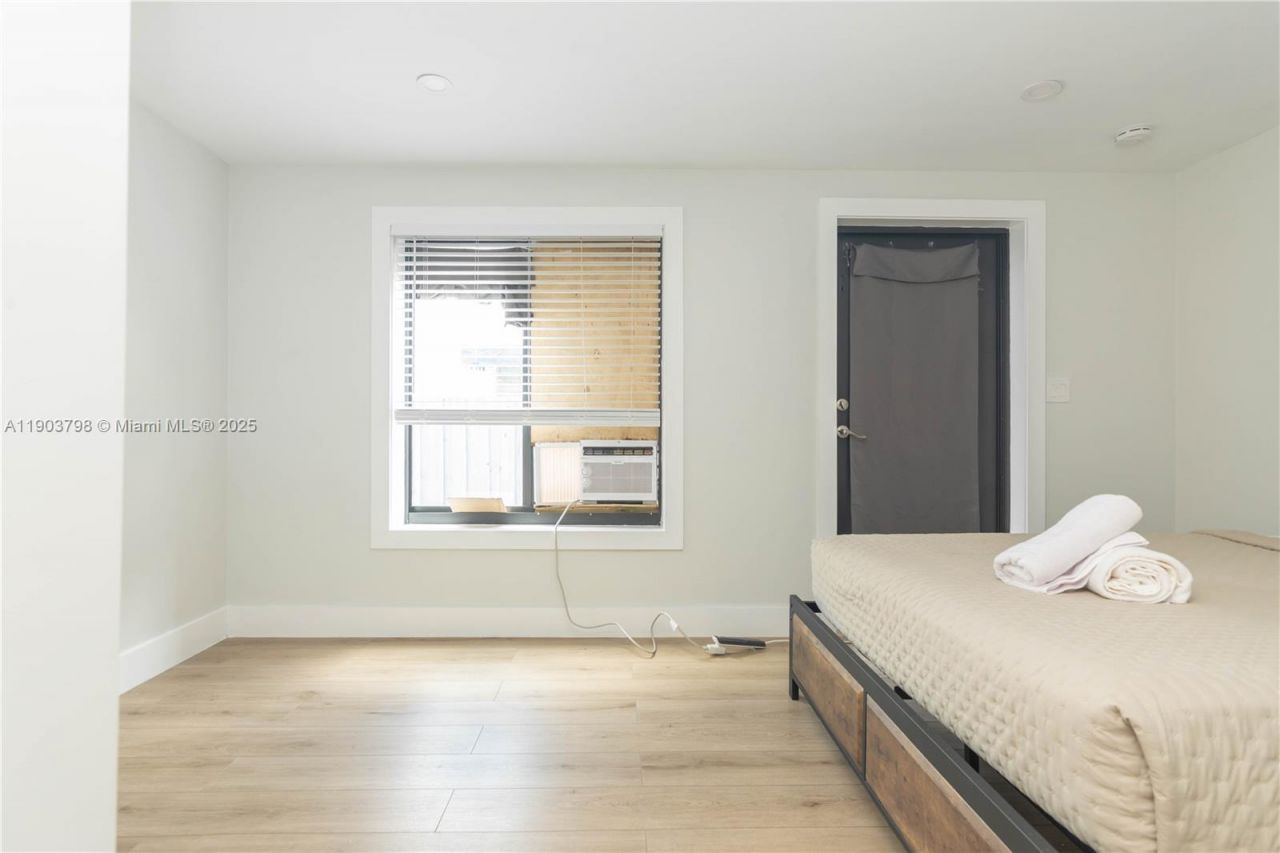 2360 SW 12th St, Miami, FL 33135 Photo