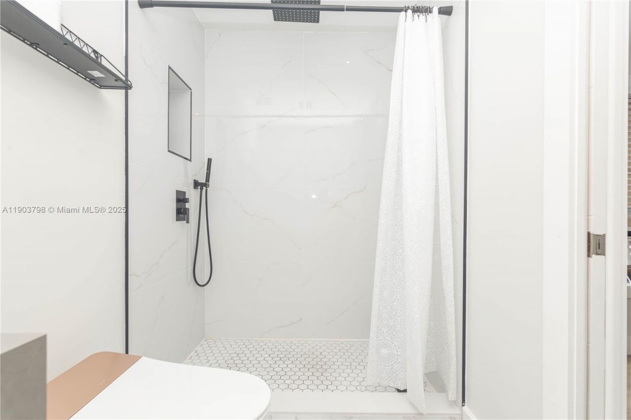 2360 SW 12th St, Miami, FL 33135 Photo