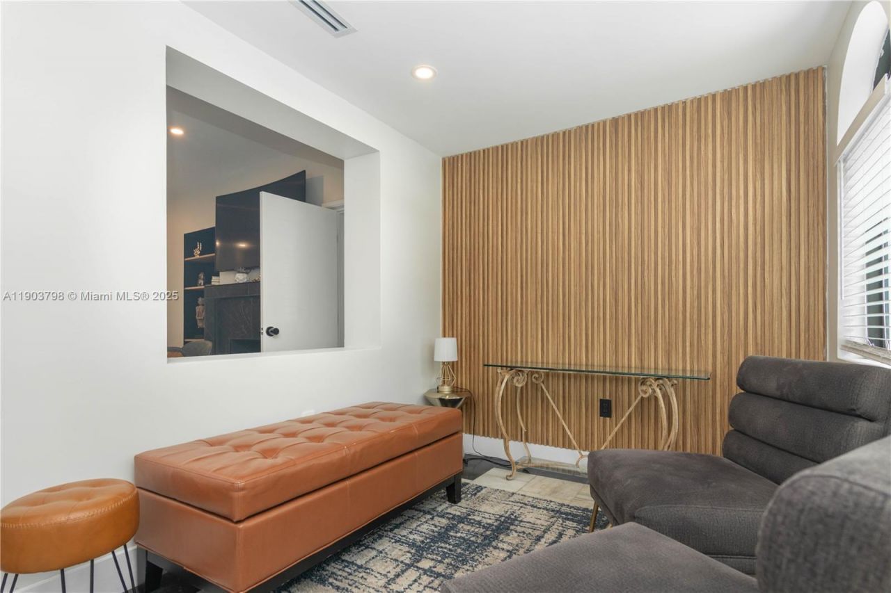 2360 SW 12th St, Miami, FL 33135 Photo