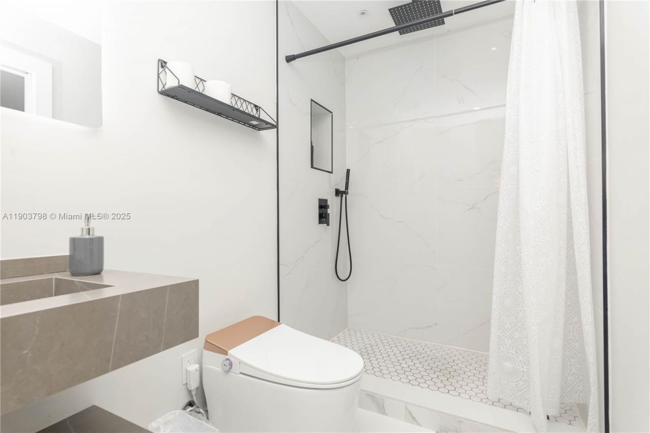 2360 SW 12th St, Miami, FL 33135 Photo