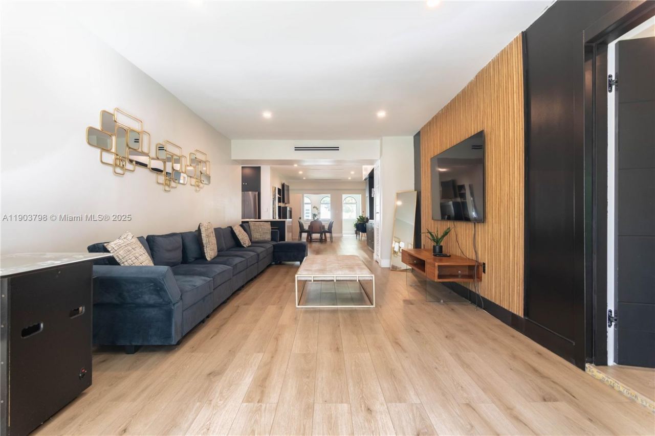 2360 SW 12th St, Miami, FL 33135 Photo