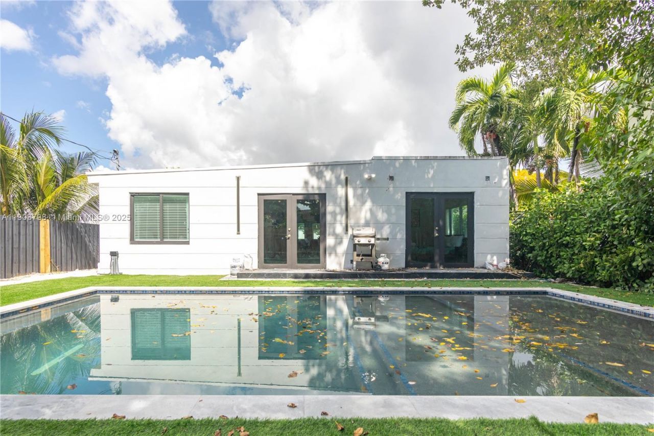 2360 SW 12th St, Miami, FL 33135 Photo