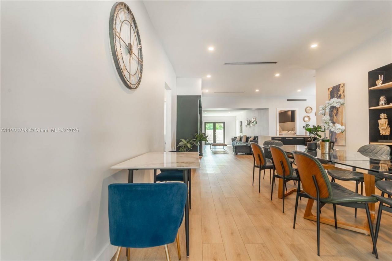 2360 SW 12th St, Miami, FL 33135 Photo