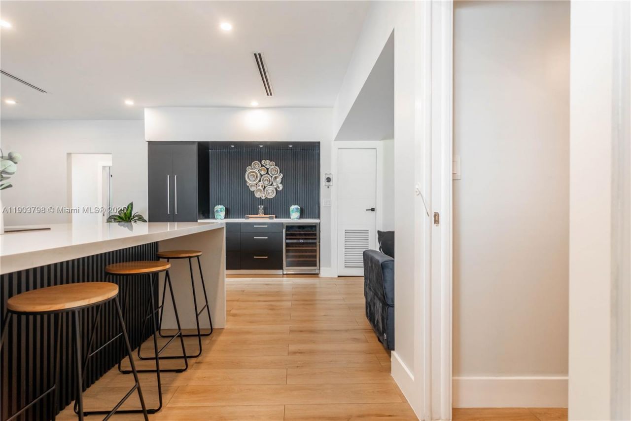 2360 SW 12th St, Miami, FL 33135 Photo