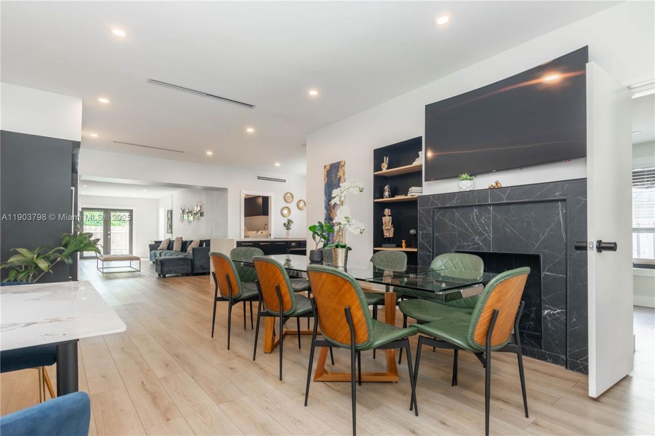 2360 SW 12th St, Miami, FL 33135 Photo