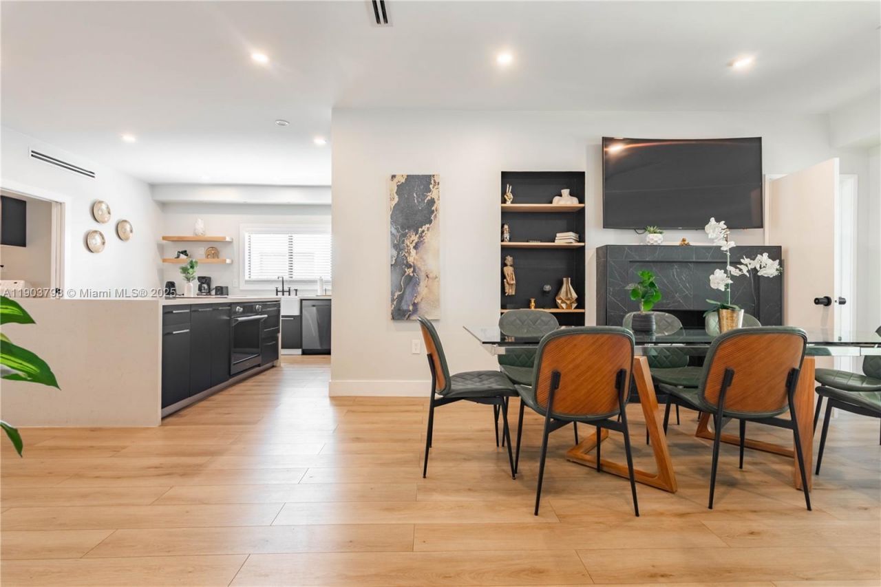 2360 SW 12th St, Miami, FL 33135 Photo