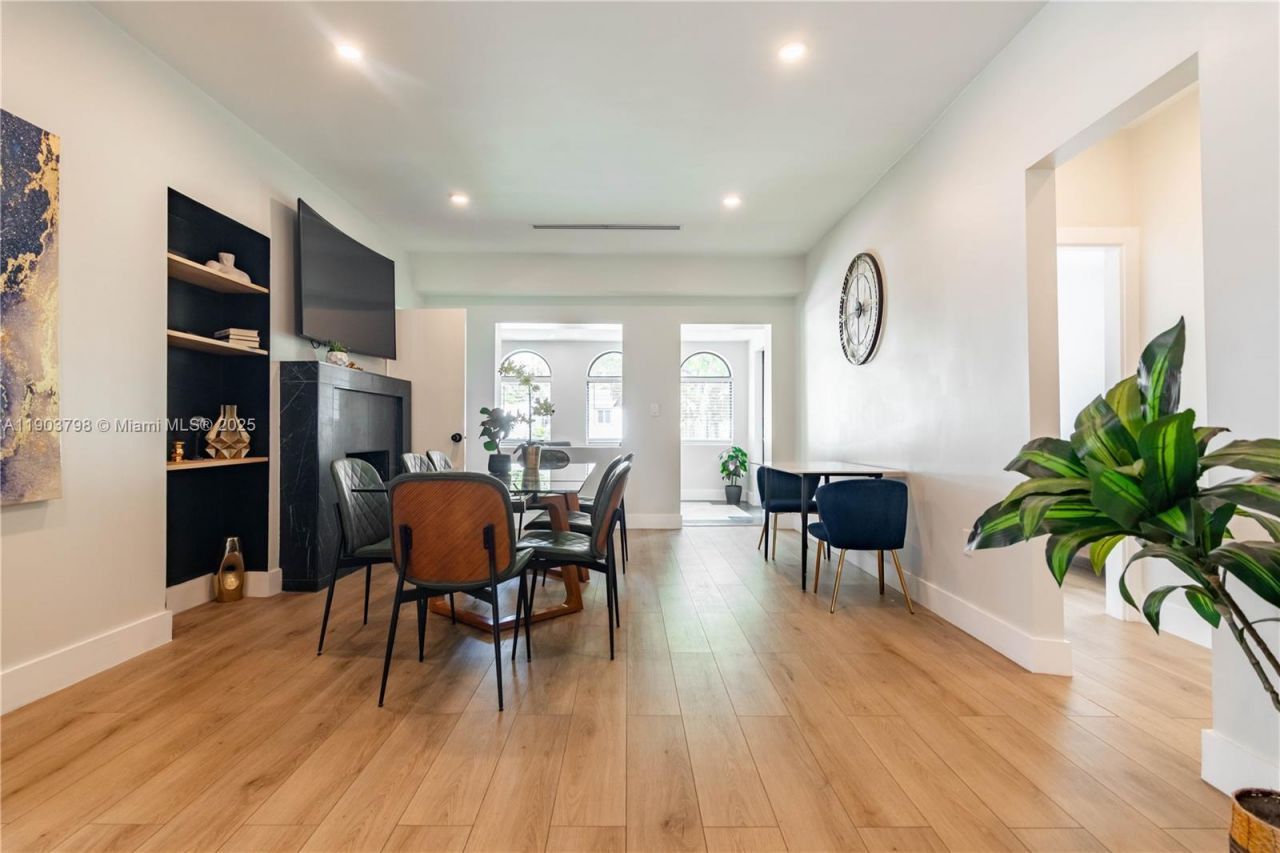 2360 SW 12th St, Miami, FL 33135 Photo