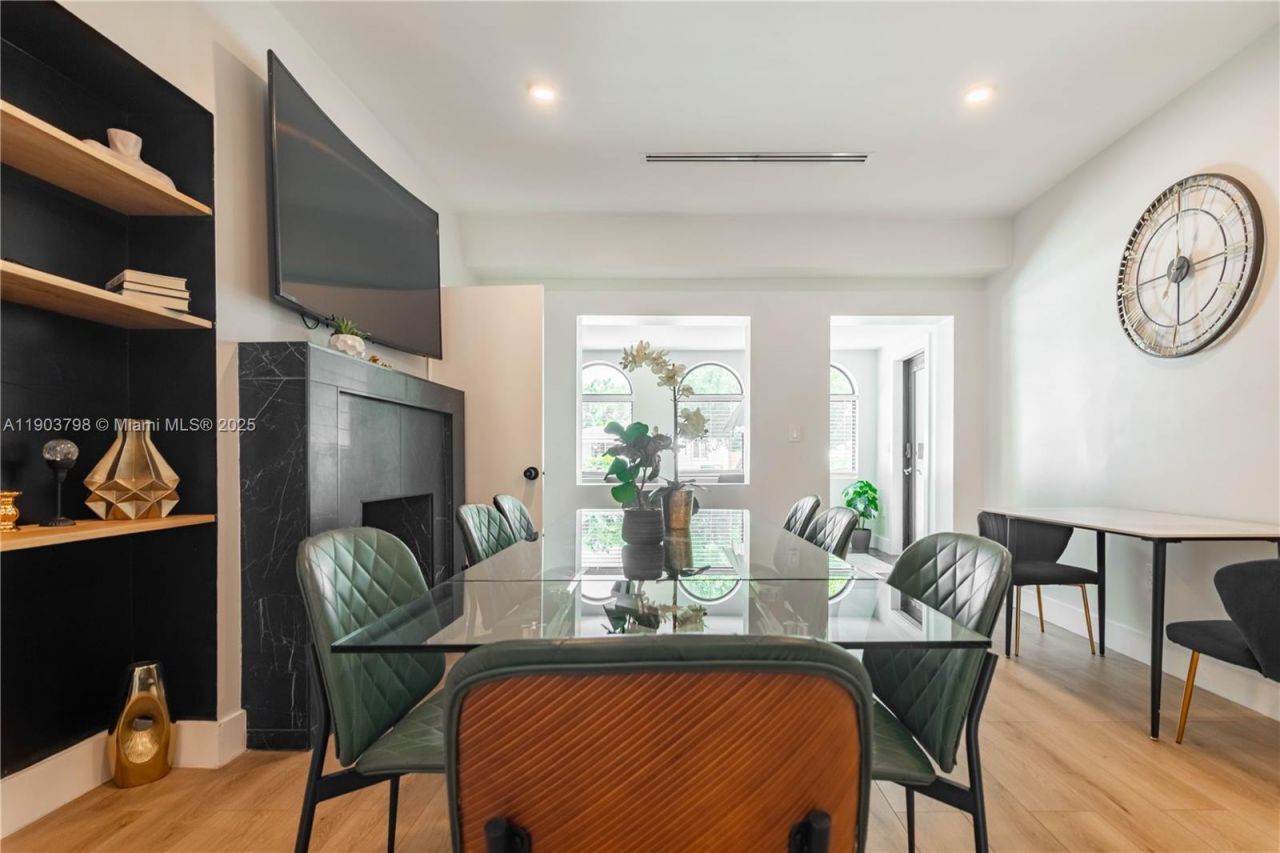 2360 SW 12th St, Miami, FL 33135 Photo