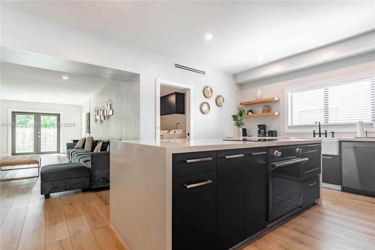 2360 SW 12th St, Miami, FL 33135 Photo