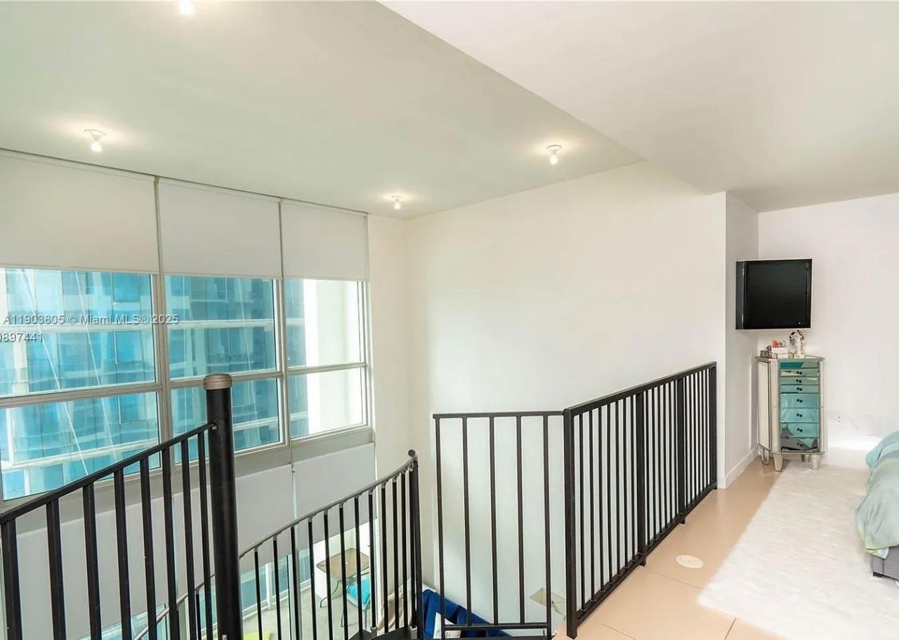 300 S Biscayne Blvd, Unit L-1208, Miami, FL 33131 Photo