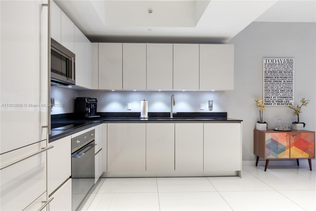 1010 Brickell Ave, Unit 1806, Miami, FL 33131 Photo