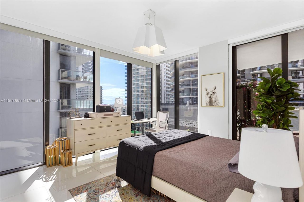 1010 Brickell Ave, Unit 1806, Miami, FL 33131 Photo