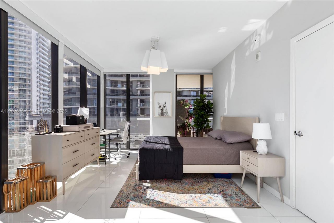 1010 Brickell Ave, Unit 1806, Miami, FL 33131 Photo