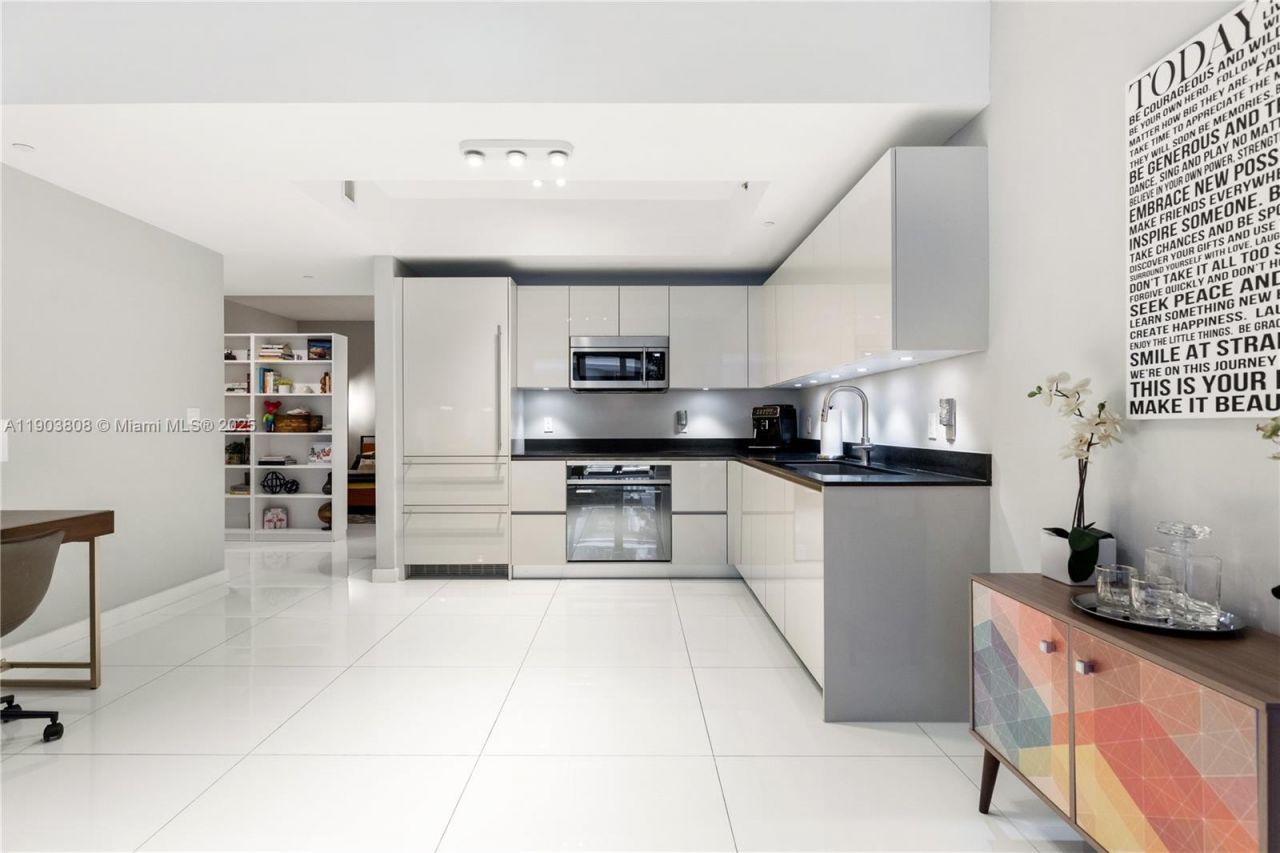 1010 Brickell Ave, Unit 1806, Miami, FL 33131 Photo