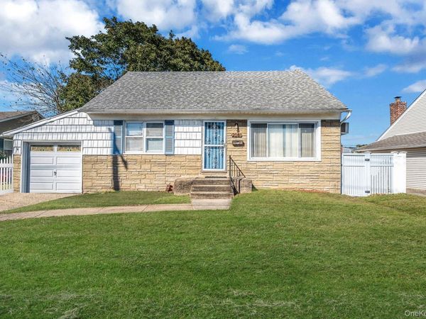 2001 N Jerusalem Road, East Meadow, NY 11554