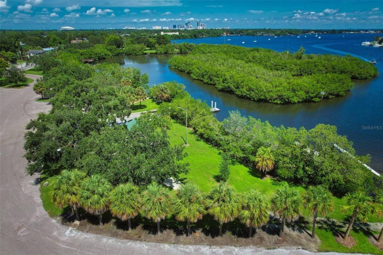 418 39th Avenue S, Saint Petersburg, FL 33705 Photo